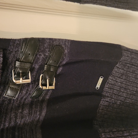 Tunic - Picture 2 of 3